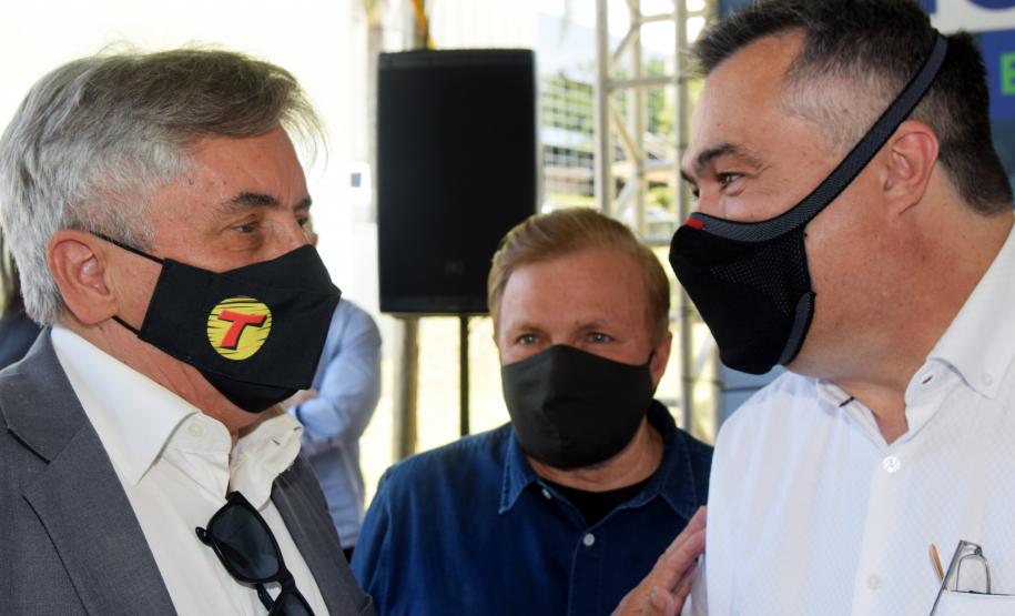 Saúde entrega 108 veículos para a Região Metropolitana