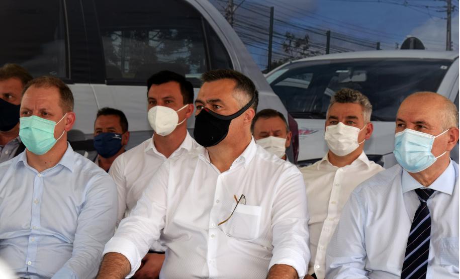 Saúde entrega 108 veículos para a Região Metropolitana