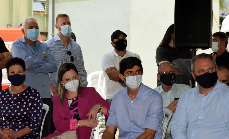 Saúde entrega 108 veículos para a Região Metropolitana