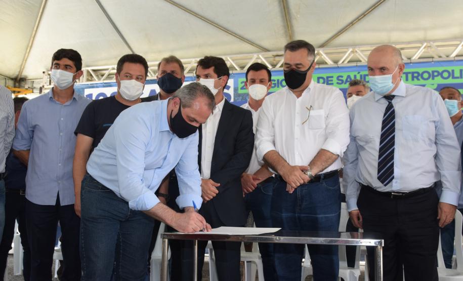 Saúde entrega 108 veículos para a Região Metropolitana