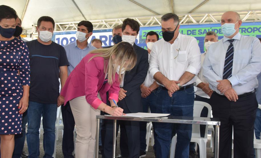 Saúde entrega 108 veículos para a Região Metropolitana