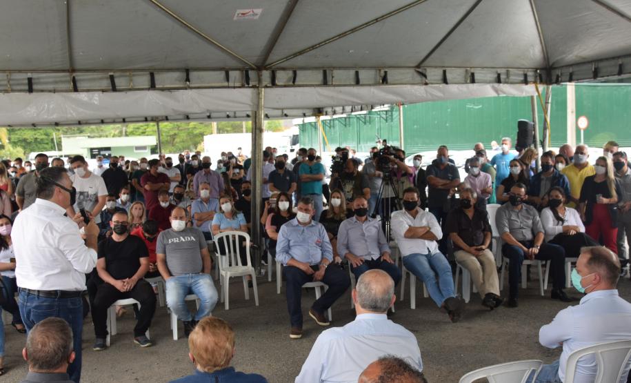 Saúde entrega 108 veículos para a Região Metropolitana