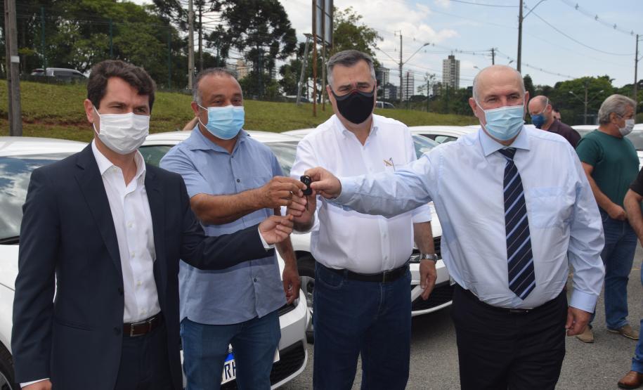 Saúde entrega 108 veículos para a Região Metropolitana