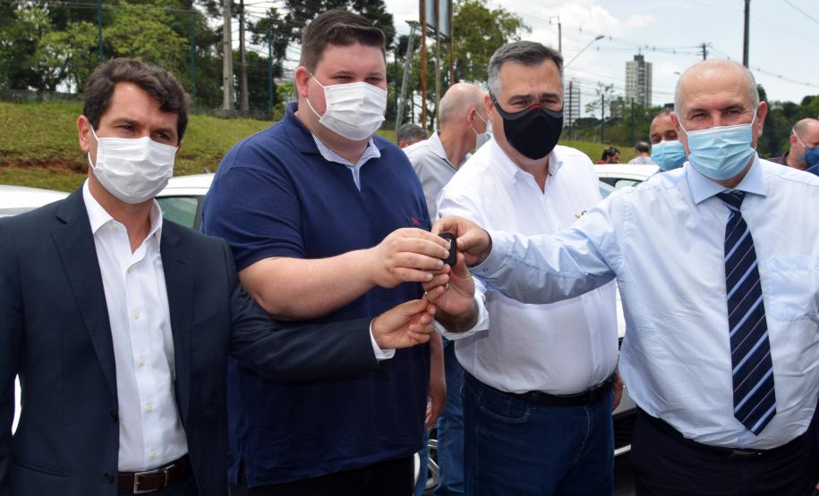 Saúde entrega 108 veículos para a Região Metropolitana