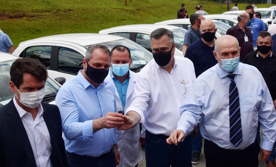 Saúde entrega 108 veículos para a Região Metropolitana