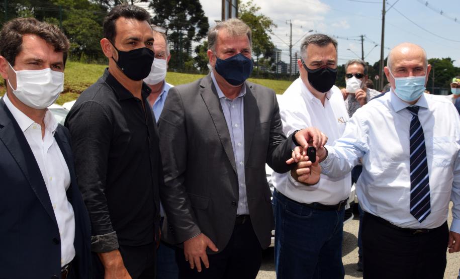 Saúde entrega 108 veículos para a Região Metropolitana