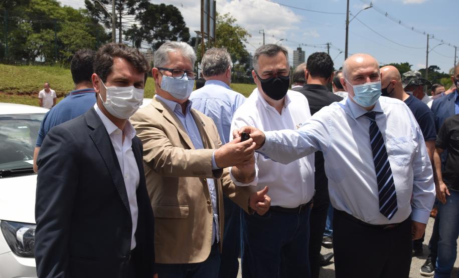 Saúde entrega 108 veículos para a Região Metropolitana