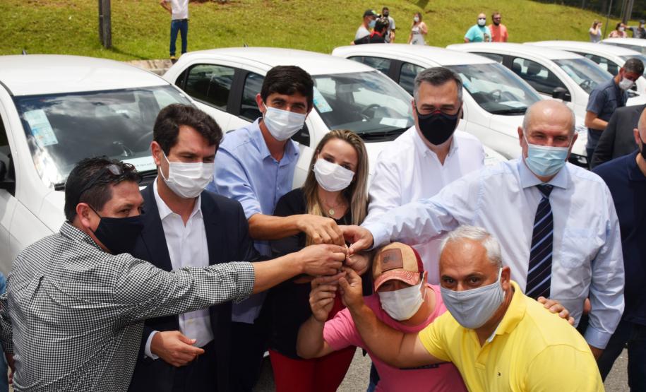 Saúde entrega 108 veículos para a Região Metropolitana