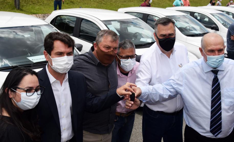 Saúde entrega 108 veículos para a Região Metropolitana