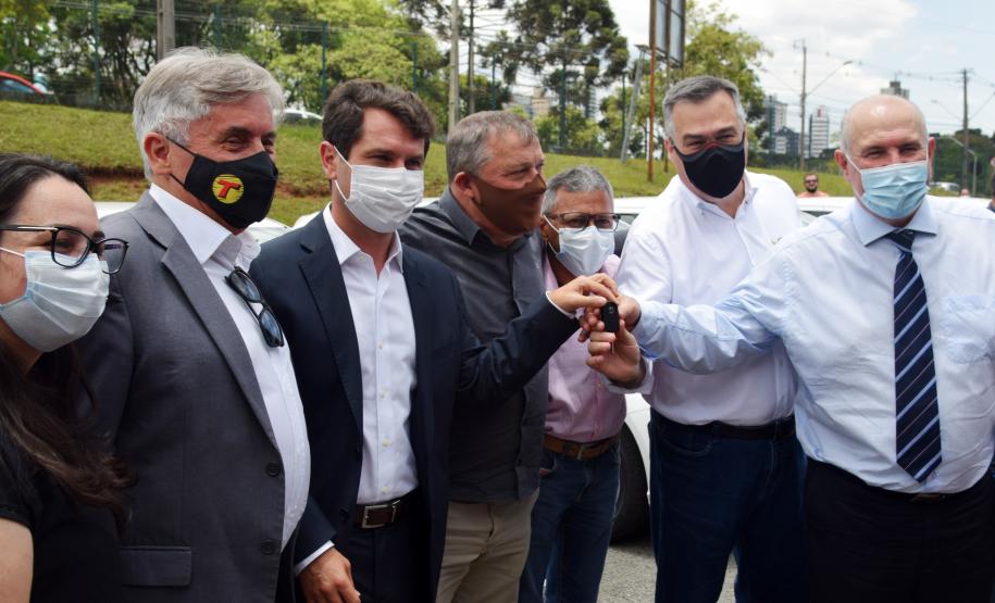 Saúde entrega 108 veículos para a Região Metropolitana