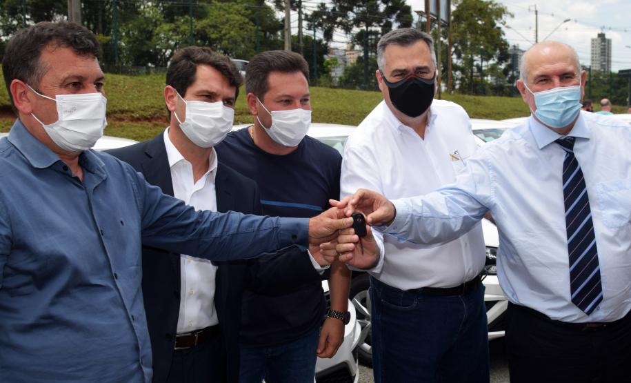 Saúde entrega 108 veículos para a Região Metropolitana