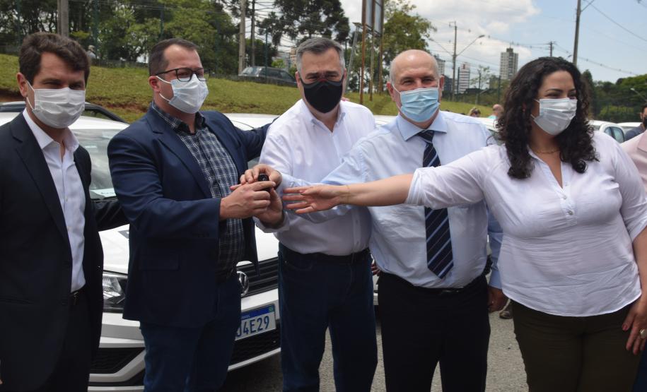 Saúde entrega 108 veículos para a Região Metropolitana