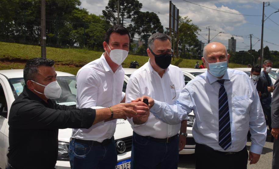 Saúde entrega 108 veículos para a Região Metropolitana