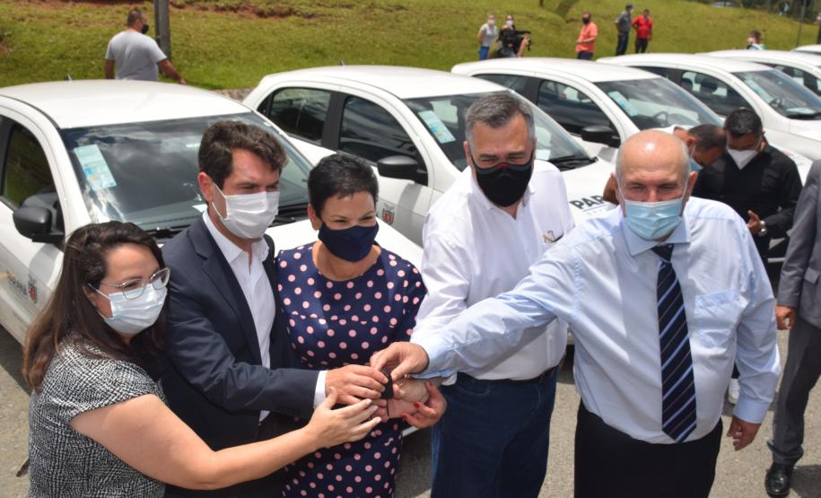 Saúde entrega 108 veículos para a Região Metropolitana