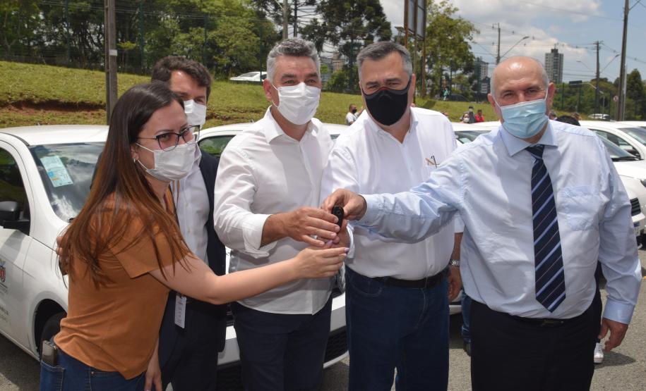Saúde entrega 108 veículos para a Região Metropolitana