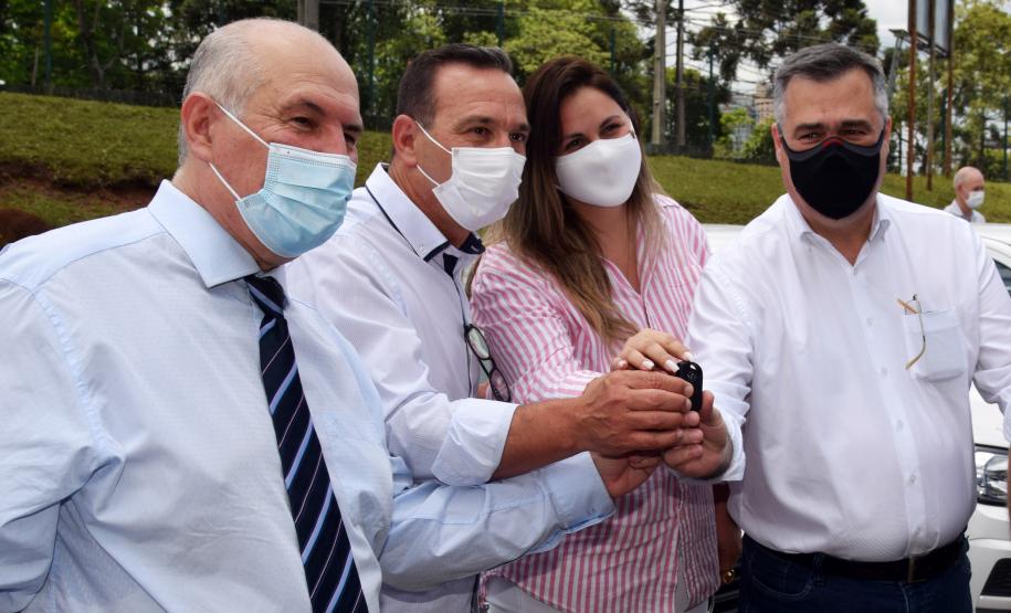 Saúde entrega 108 veículos para a Região Metropolitana