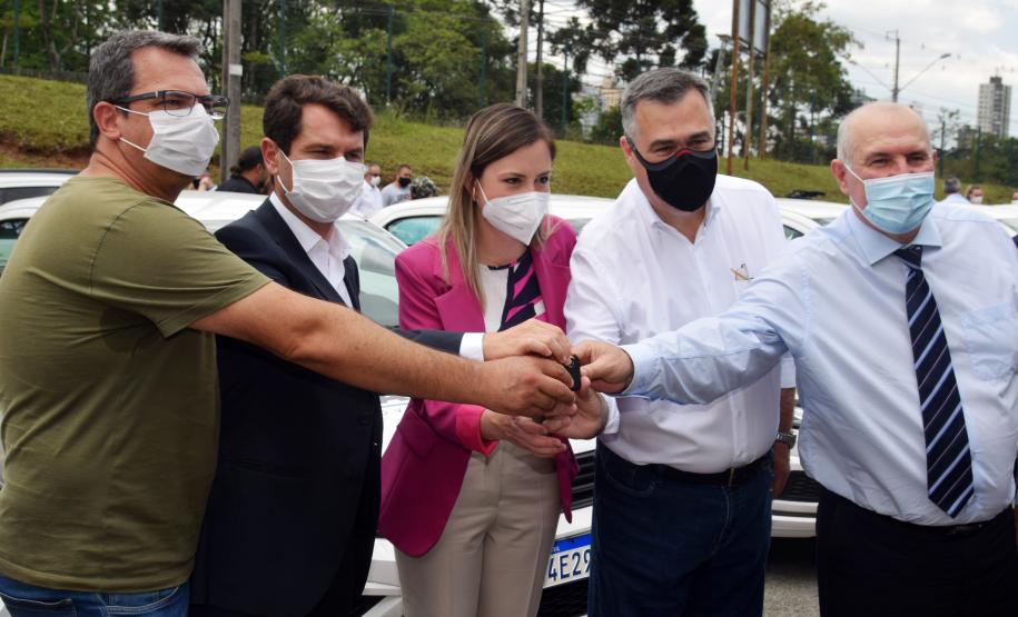 Saúde entrega 108 veículos para a Região Metropolitana