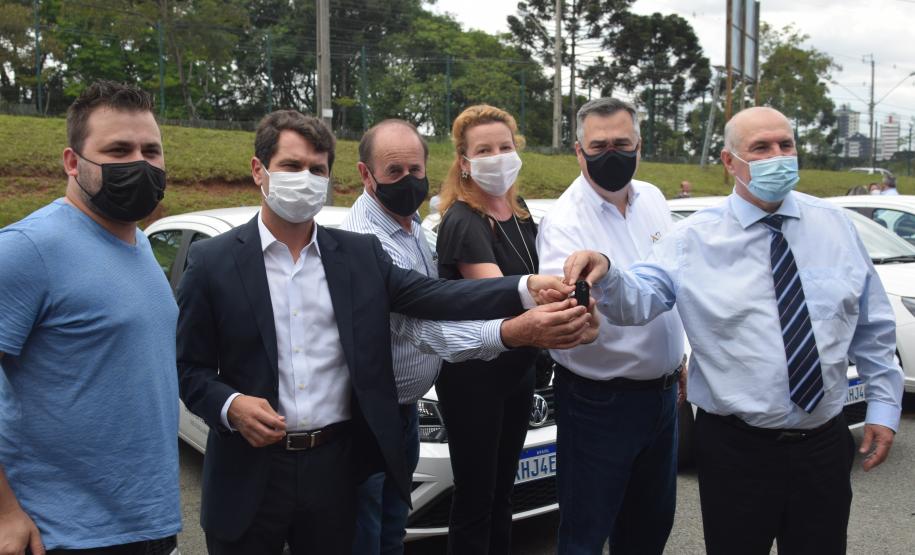 Saúde entrega 108 veículos para a Região Metropolitana