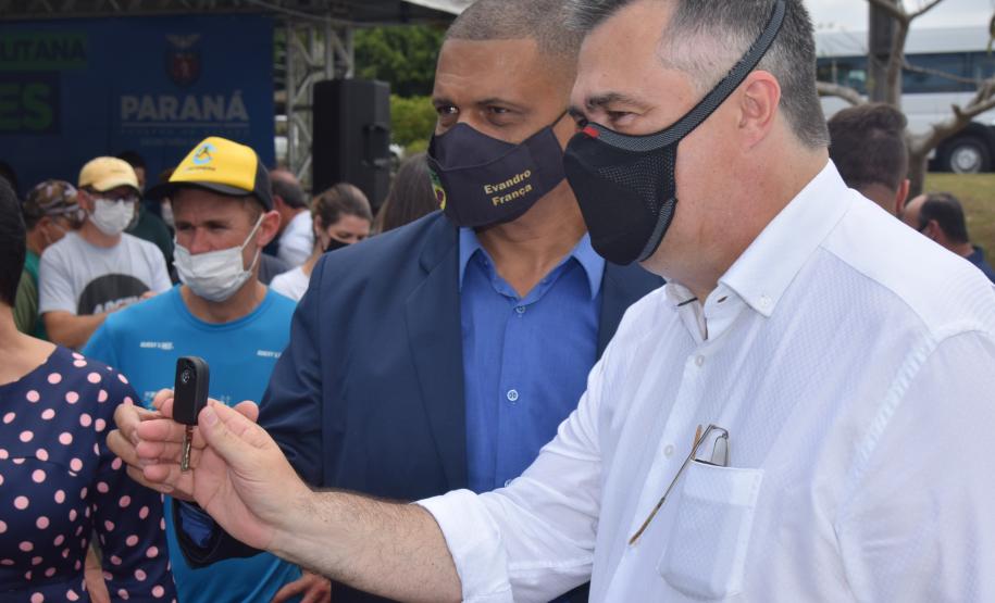 Saúde entrega 108 veículos para a Região Metropolitana