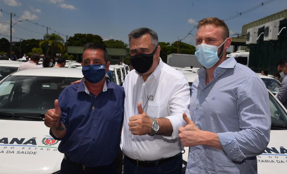 Saúde entrega 108 veículos para a Região Metropolitana