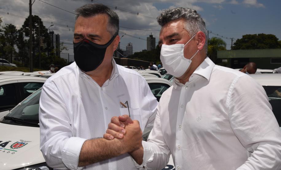 Saúde entrega 108 veículos para a Região Metropolitana