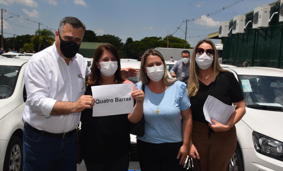 Saúde entrega 108 veículos para a Região Metropolitana