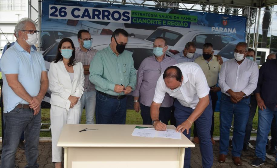 Estado entrega 26 veículos e assina convênio de R$ 5 milhões em Cianorte