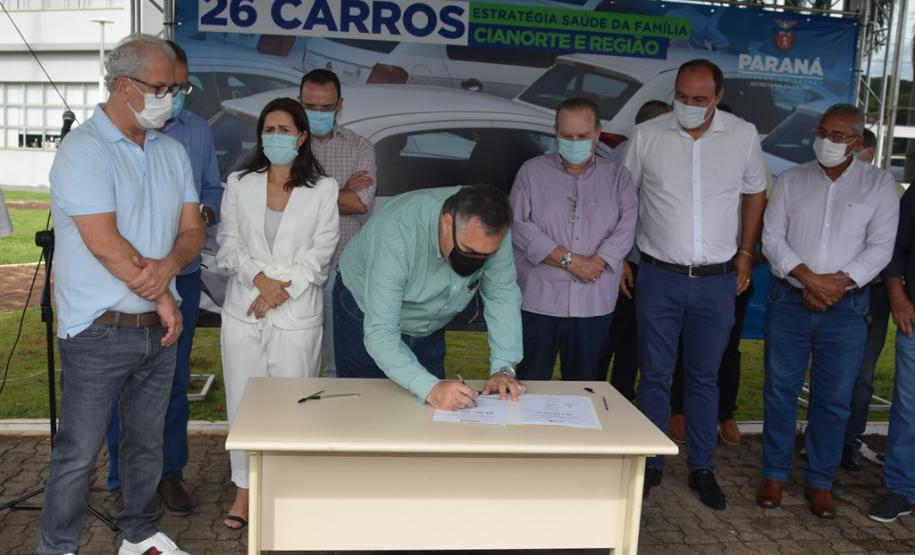 Estado entrega 26 veículos e assina convênio de R$ 5 milhões em Cianorte
