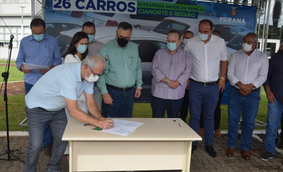 Estado entrega 26 veículos e assina convênio de R$ 5 milhões em Cianorte