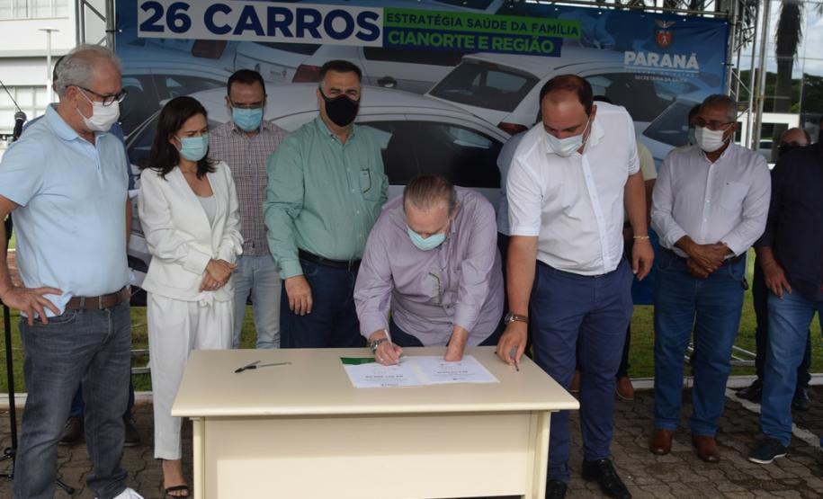 Estado entrega 26 veículos e assina convênio de R$ 5 milhões em Cianorte