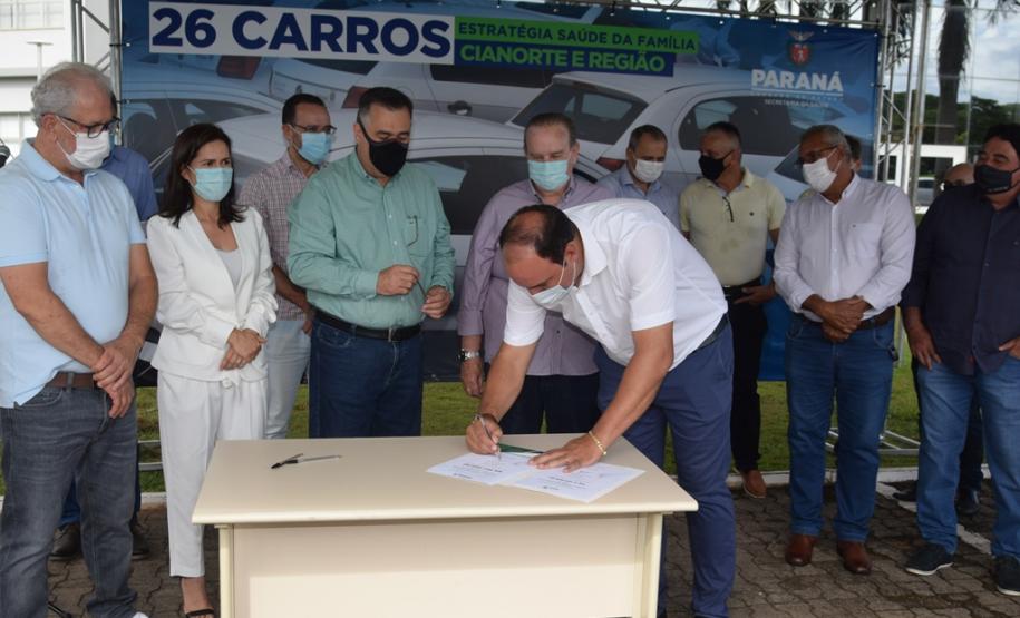 Estado entrega 26 veículos e assina convênio de R$ 5 milhões em Cianorte