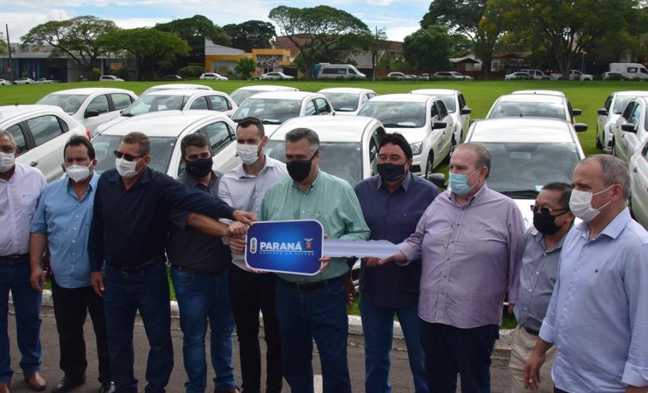 Estado entrega 26 veículos e assina convênio de R$ 5 milhões em Cianorte