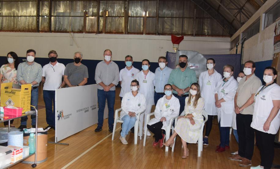 Secretário participa da 2ª etapa do projeto pioneiro da Pfizer de vacinação de adolescentes em Toledo