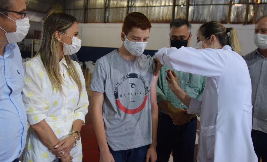 Secretário participa da 2ª etapa do projeto pioneiro da Pfizer de vacinação de adolescentes em Toledo