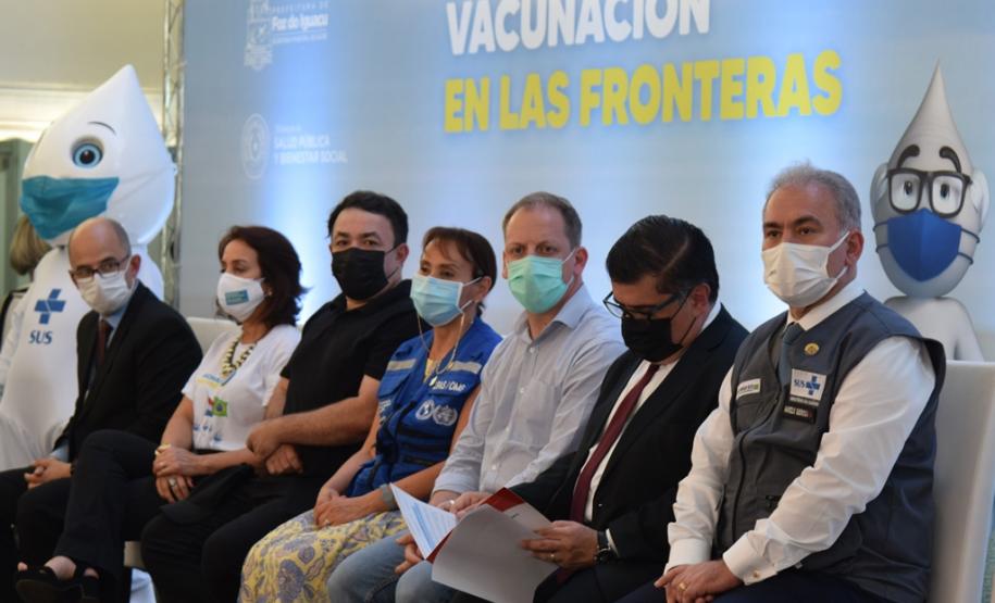 Paraná e Ministérios da Saúde do Brasil e Paraguai realizam testagem e vacinação na fronteira