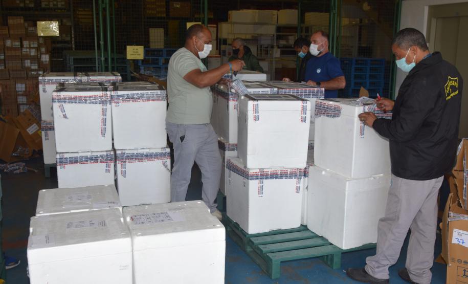 Estado recebe novas doses de vacinas contra a Covid-19 para adolescentes