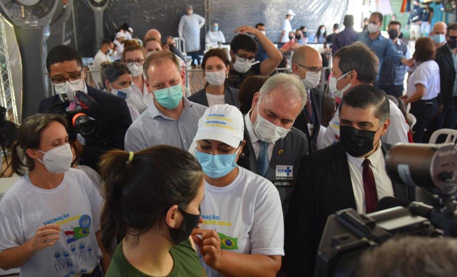 Paraná e Ministérios da Saúde do Brasil e Paraguai realizam testagem e vacinação na fronteira