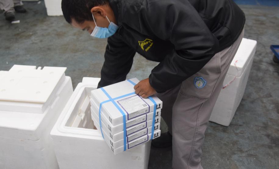 Estado recebe novas doses de vacinas contra a Covid-19 para adolescentes