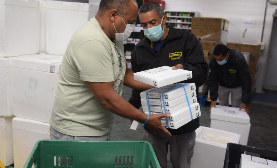 Estado recebe novas doses de vacinas contra a Covid-19 para adolescentes