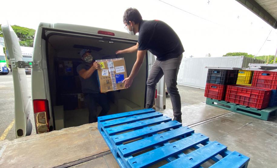 Paraná recebe 278 mil vacinas contra a Covid-19 para adolescentes, segunda dose e municípios de fronteira