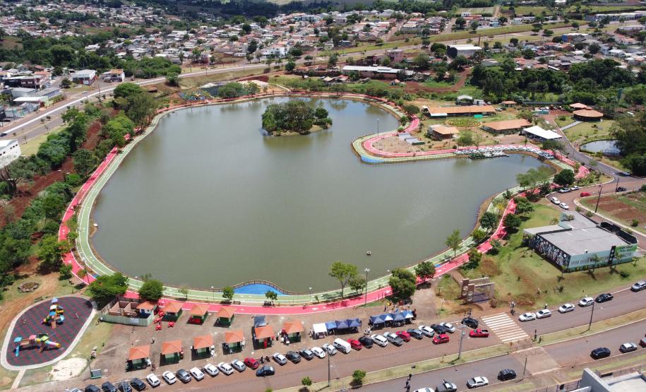 Nos 60 anos de Ivaiporã, governador confirma R$ 36,1 milhões ao município e entrega 26 veículos para a saúde da família