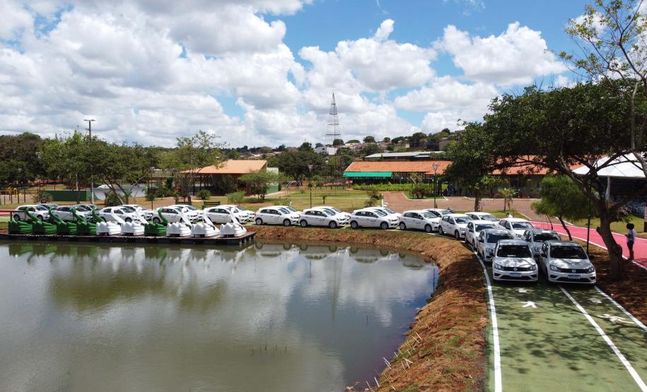 Nos 60 anos de Ivaiporã, governador confirma R$ 36,1 milhões ao município e entrega 26 veículos para a saúde da família