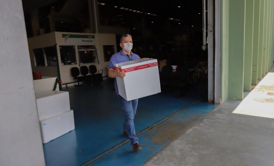 Saúde distribui 79,3 mil vacinas contra a Covid-19 e reforça imunização no Paraná neste fim de ano