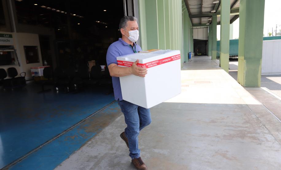 Saúde distribui 79,3 mil vacinas contra a Covid-19 e reforça imunização no Paraná neste fim de ano