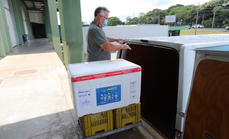 Saúde distribui 79,3 mil vacinas contra a Covid-19 e reforça imunização no Paraná neste fim de ano