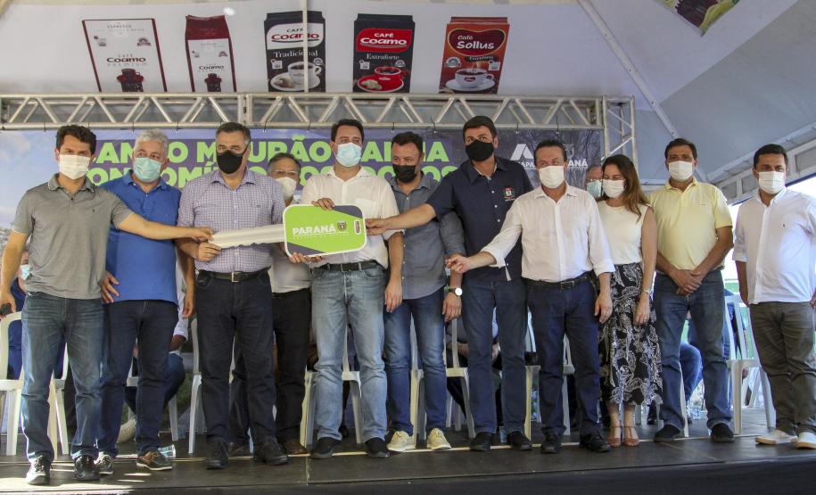 Governador entrega 58 carros para fortalecer a saúde na região de Campo Mourão