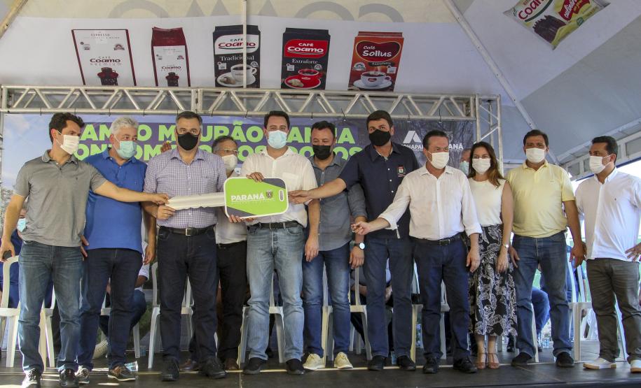 Governador entrega 58 carros para fortalecer a saúde na região de Campo Mourão