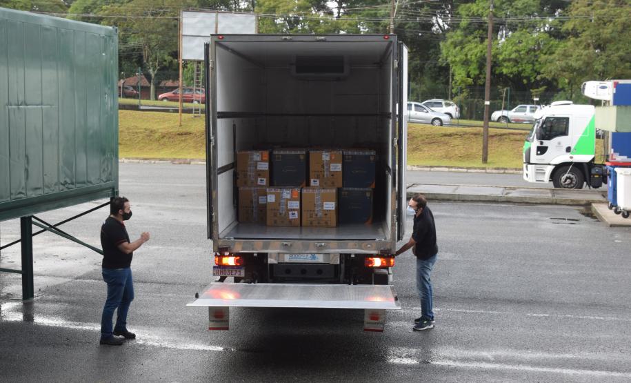 Paraná recebe novas vacinas contra a Covid-19 para dose reforço da população