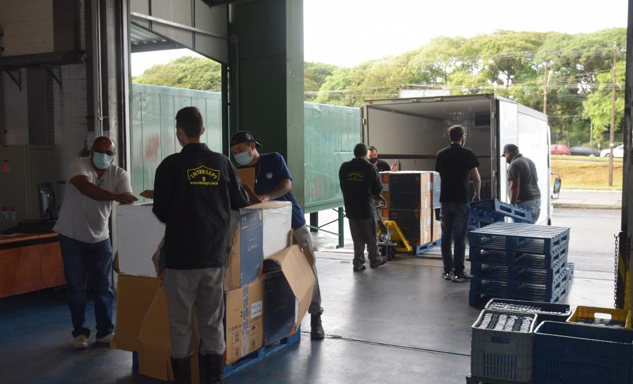 Paraná recebe novas vacinas contra a Covid-19 para dose reforço da população