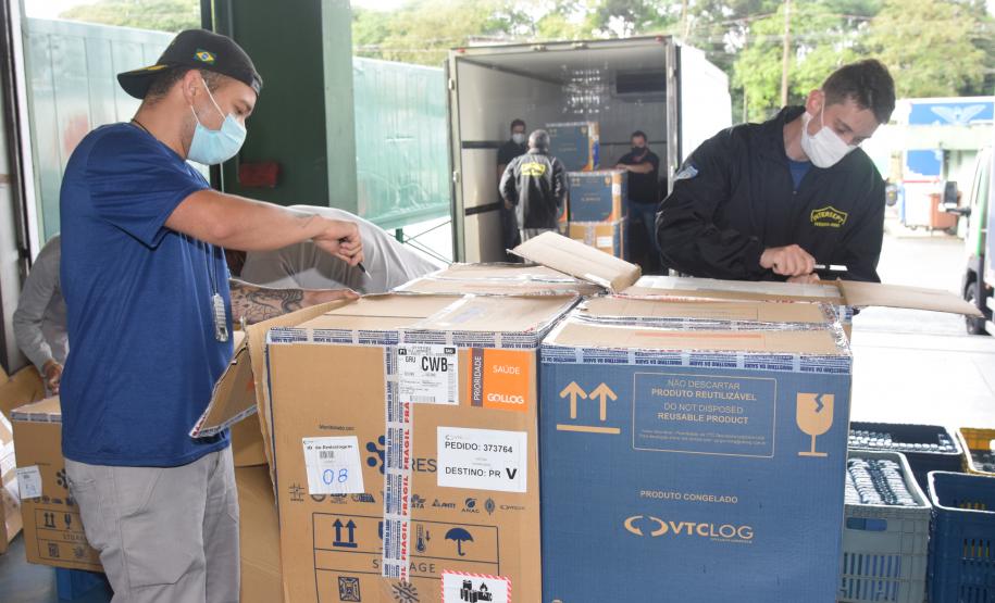 Paraná recebe novas vacinas contra a Covid-19 para dose reforço da população